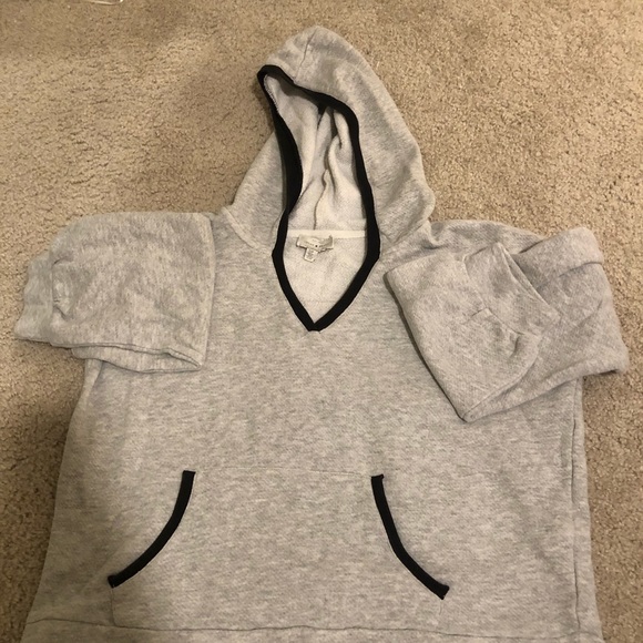 Lucky brand grey cropped sweatshirt size small - Picture 2 of 6
